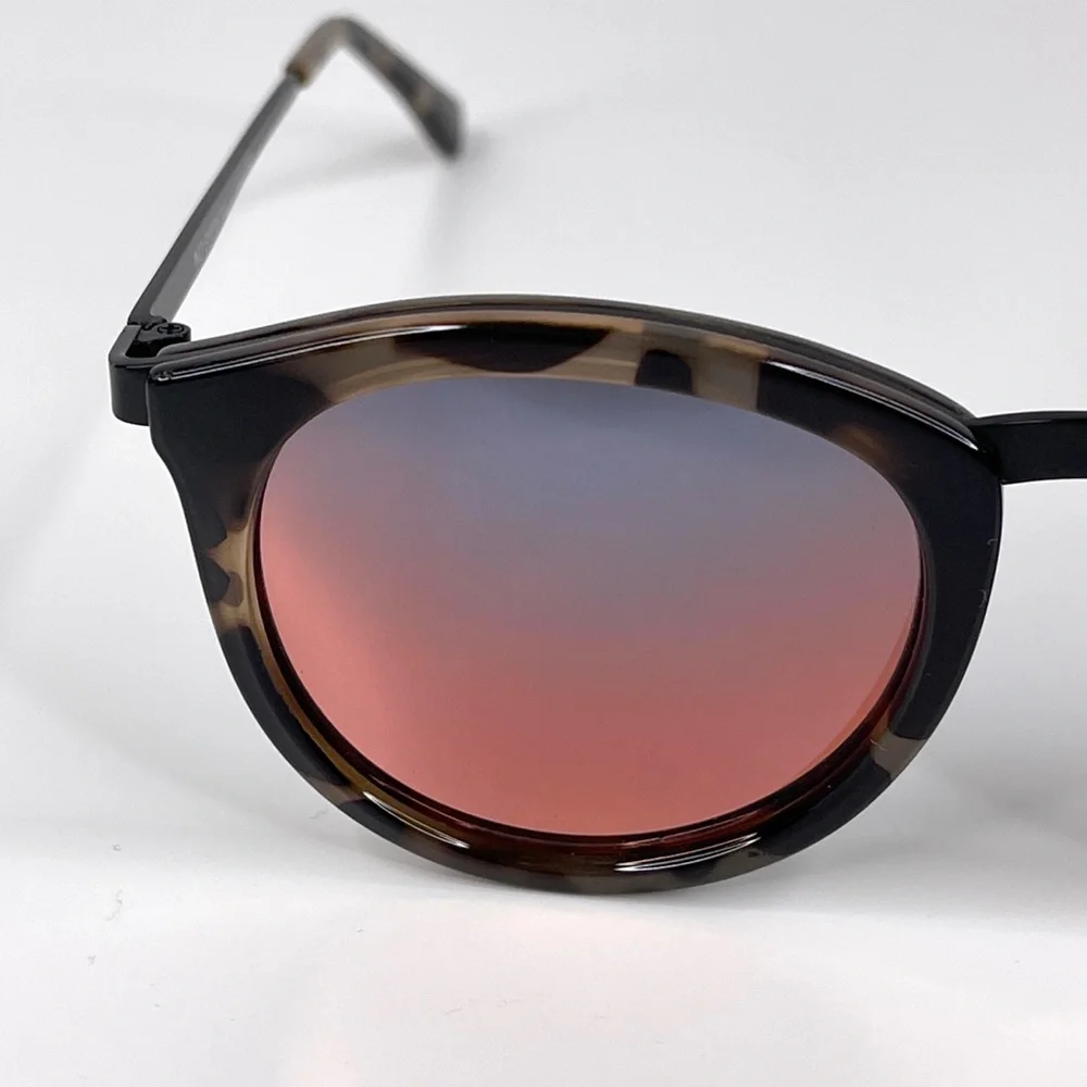LE SPECS No Smirking Round Sunglasses New Volcanic Tort / Black